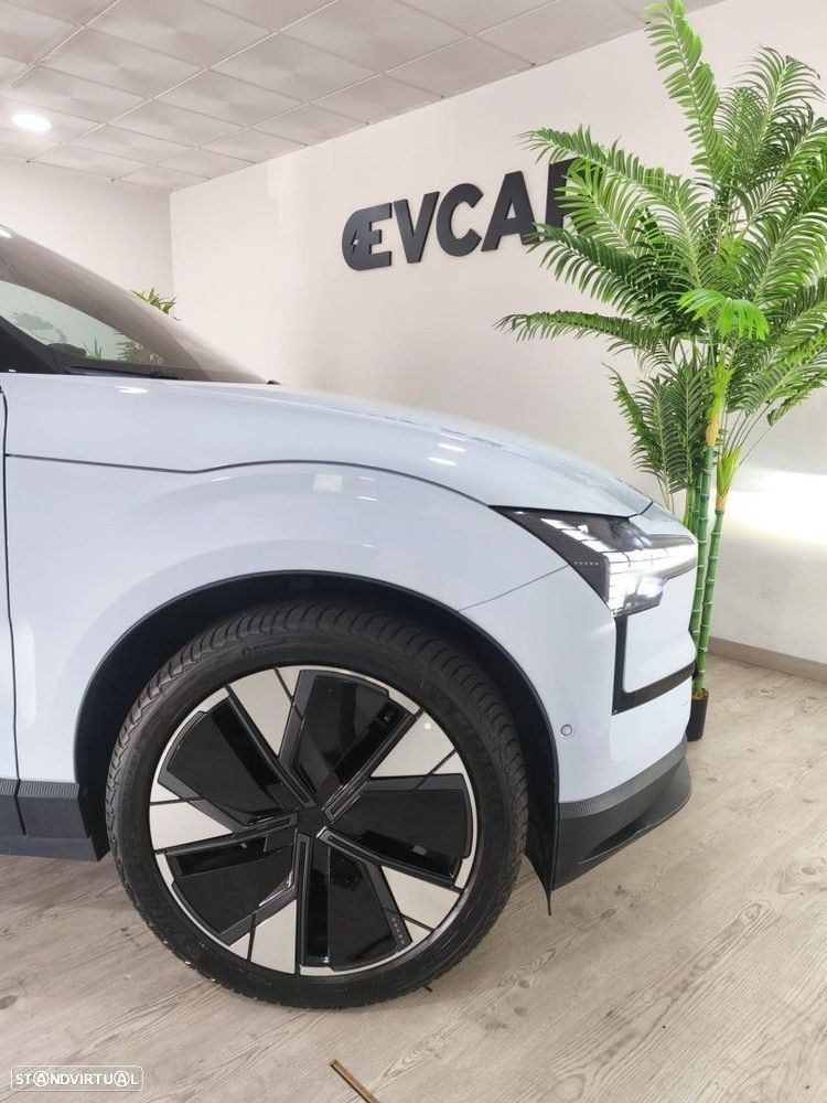 Volvo EX30 Single Motor Extended Range RWD Ultra - 11