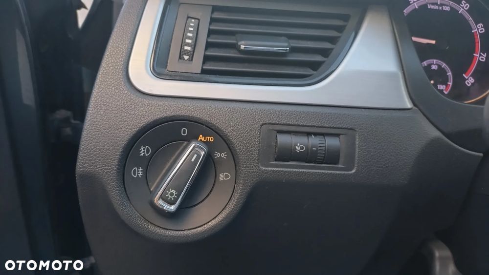 Skoda RAPID 1.0 TSI Ambition - 10