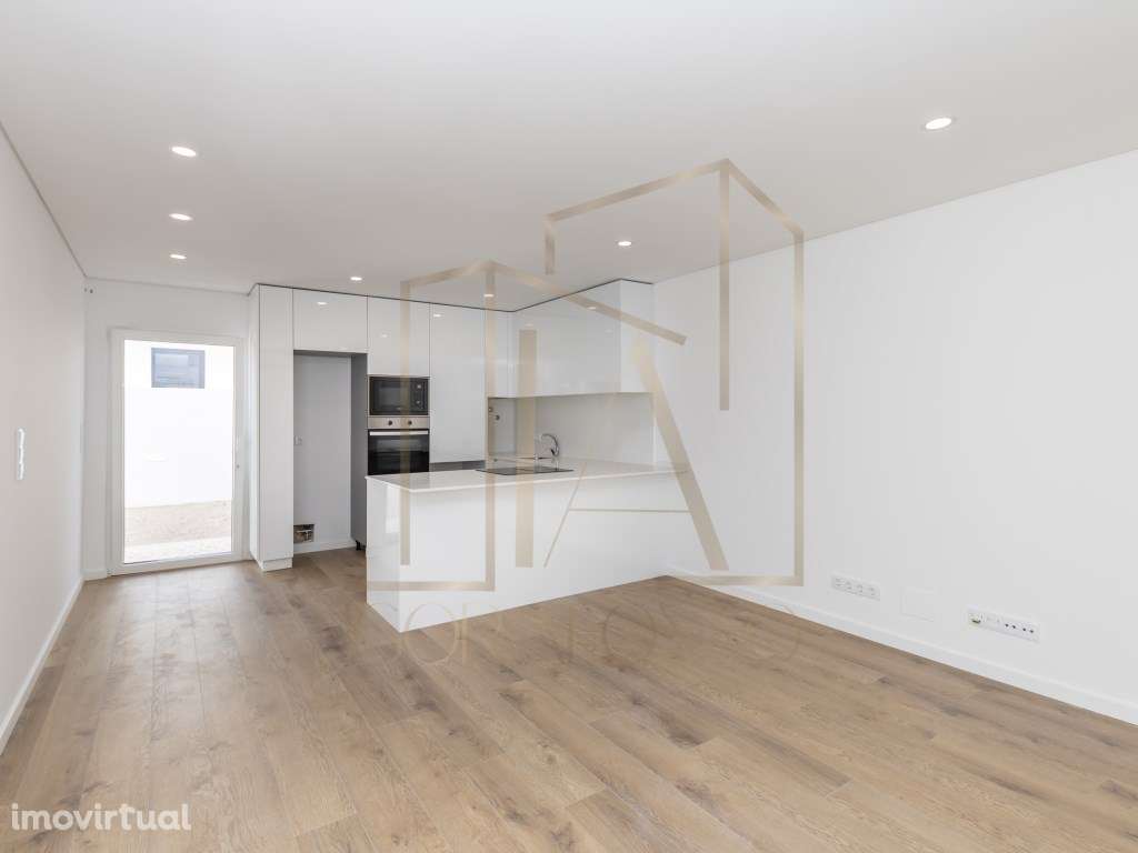 Moradia Geminada T3 com Suíte e Ótimo Espaço Exterior - Grande imagem: 2/46