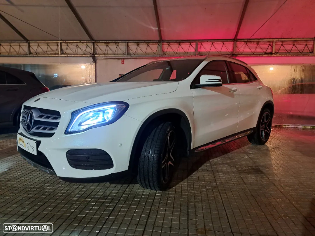 Mercedes-Benz GLA 180 d AMG Line - 32