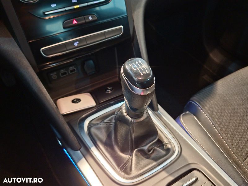 Renault Megane TCe 140 GPF Techno - 17