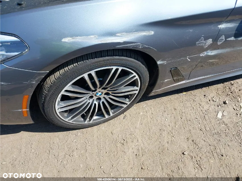 BMW Seria 5 540i xDrive - 14