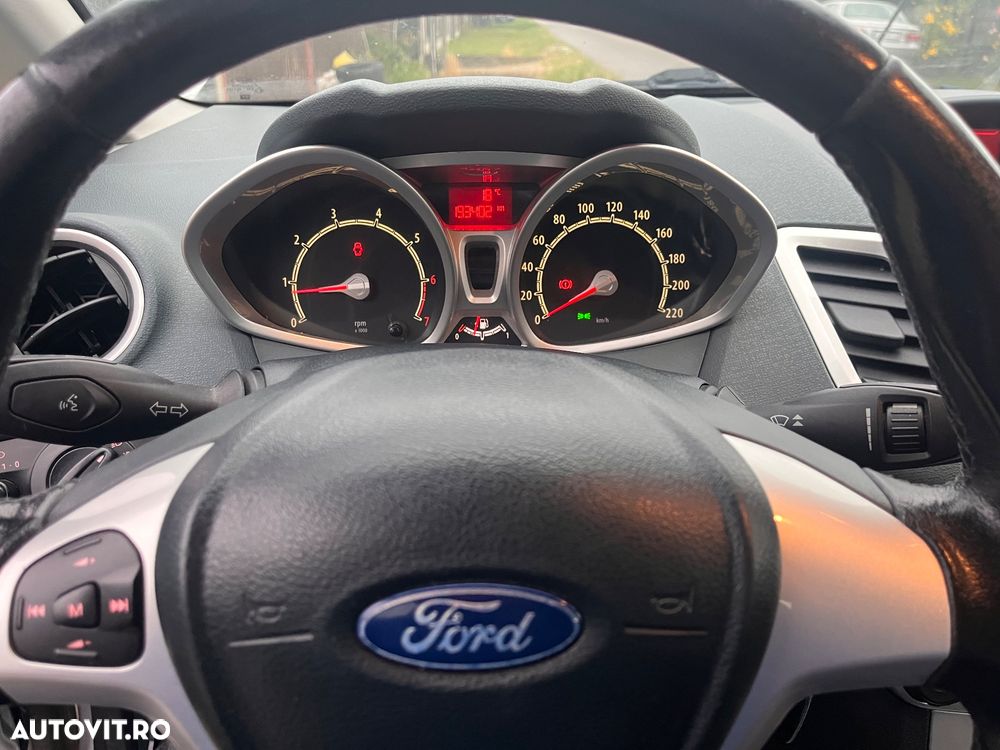Ford Fiesta 1.25i Ghia - 11