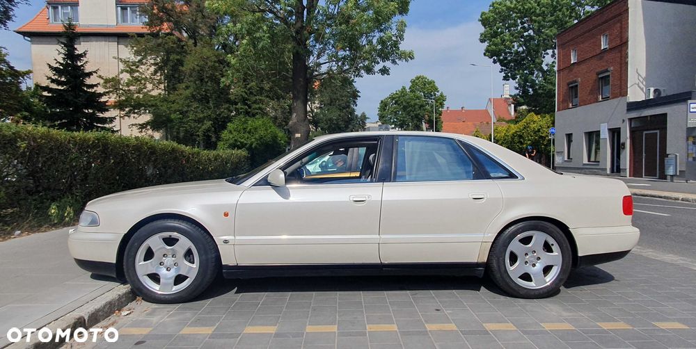 Audi A8 - 4