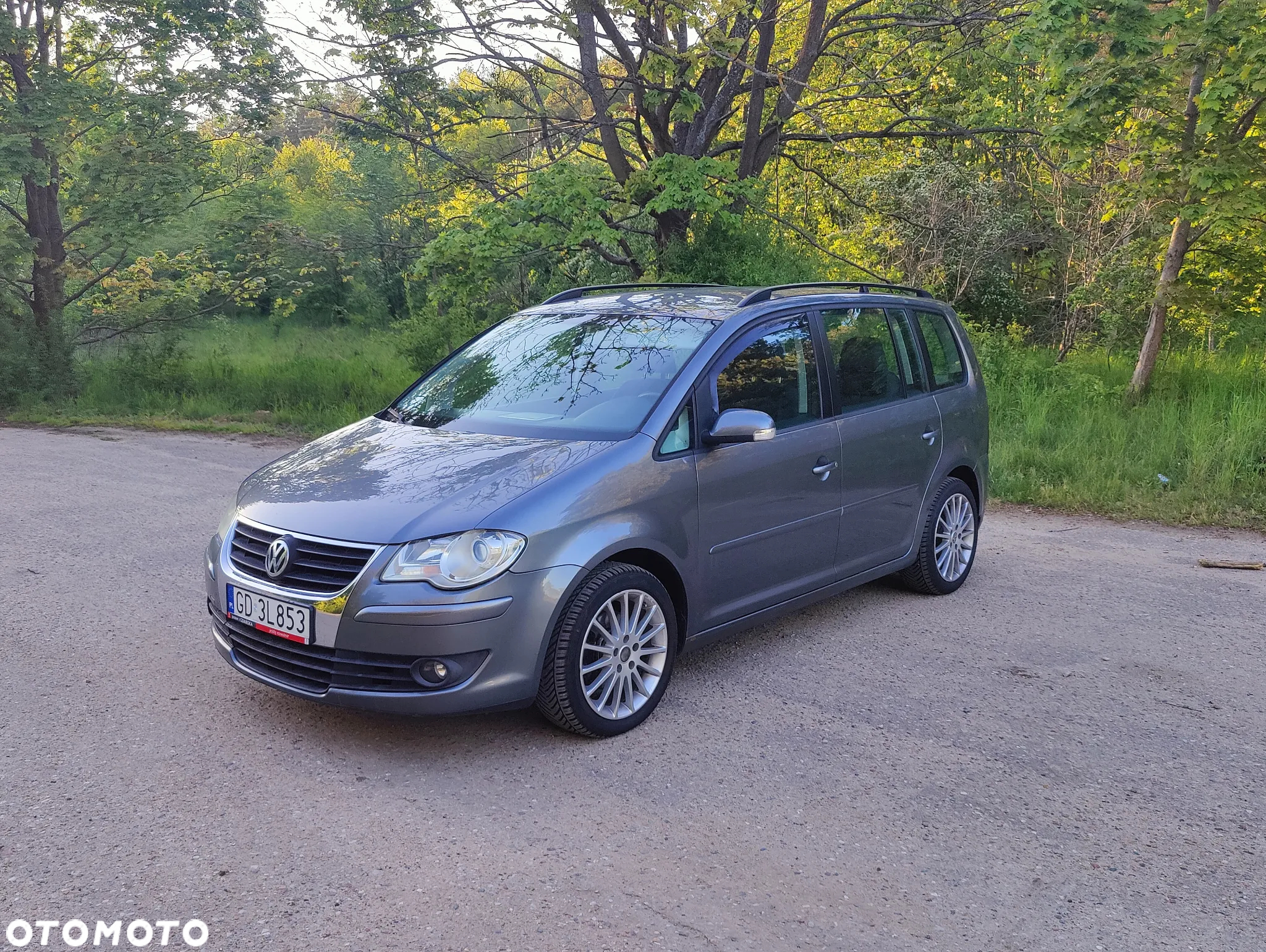 Volkswagen Touran - 12