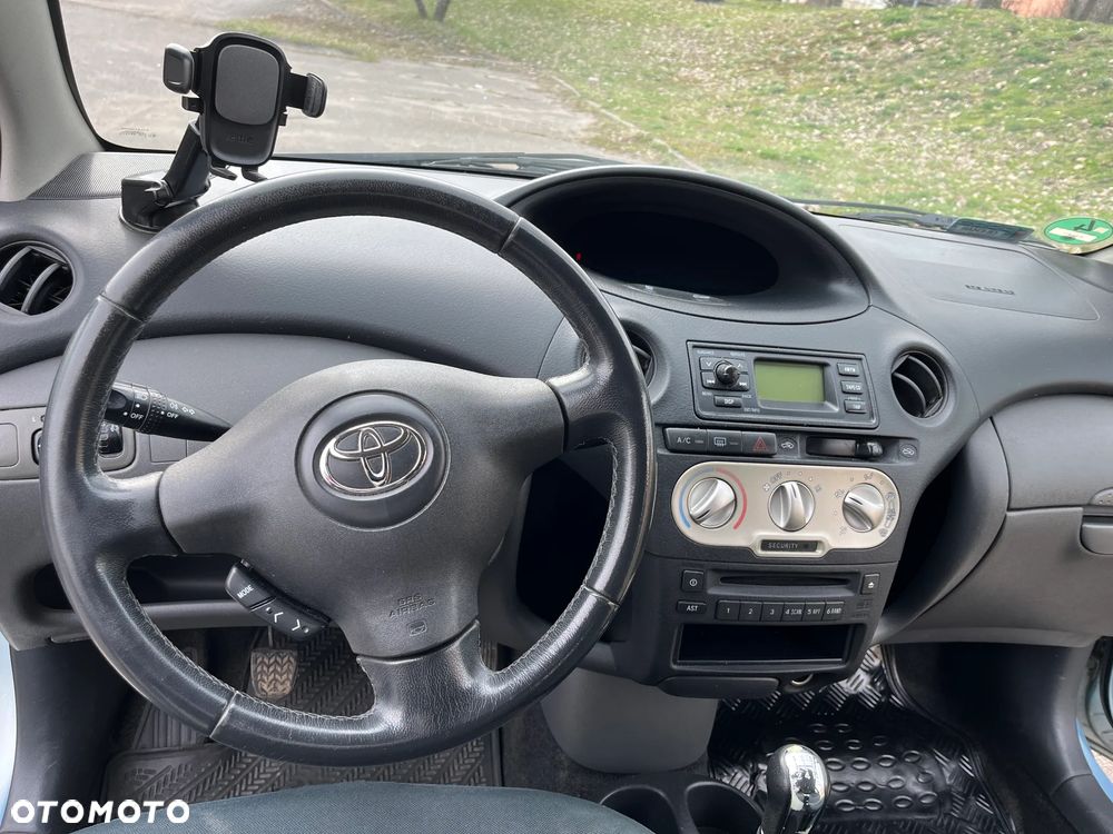 Toyota Yaris 1.0 - 7