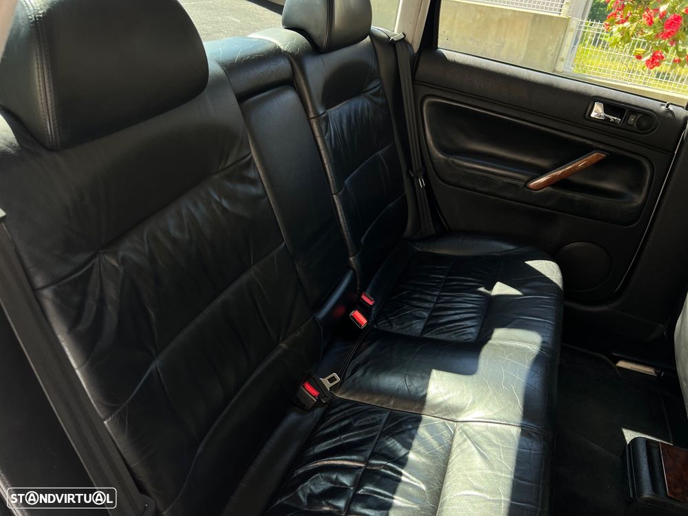 VW Passat 1.9 TDi Confortline - 14