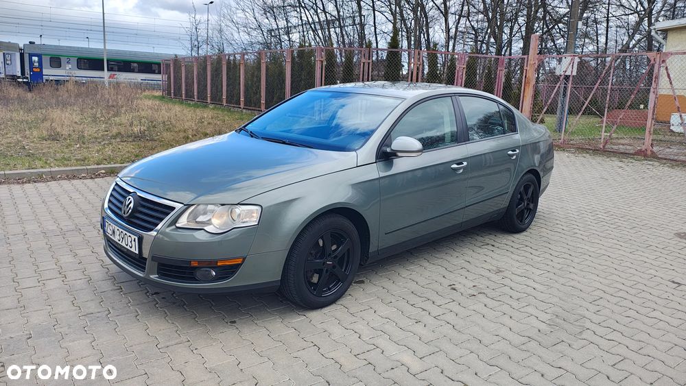 Volkswagen Passat 1.8 TSI Individual - 2