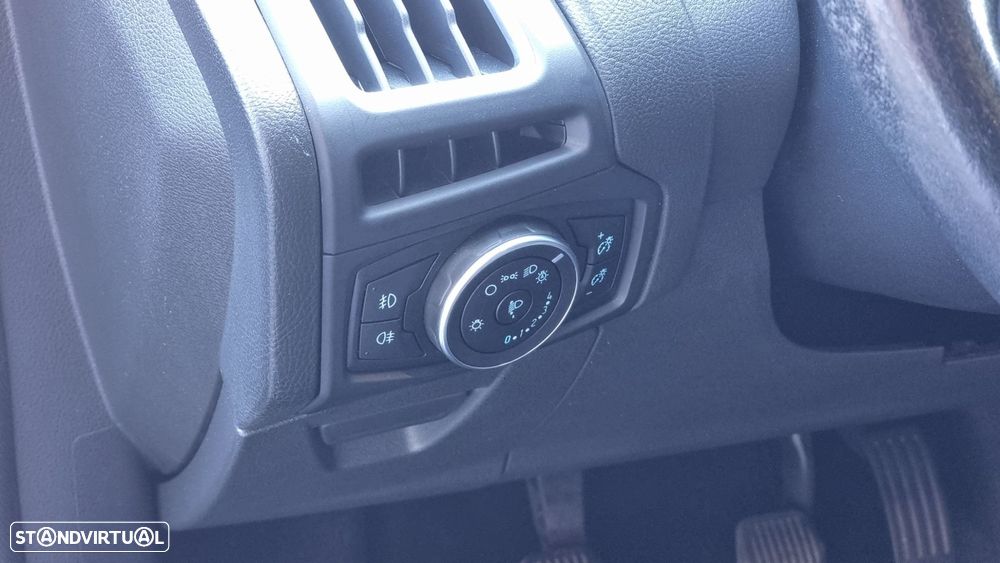 Ford Focus 1.5 TDCi ECOBlue Titanium - 21