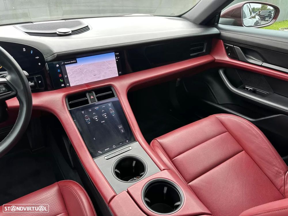 Porsche Taycan 4S - 32