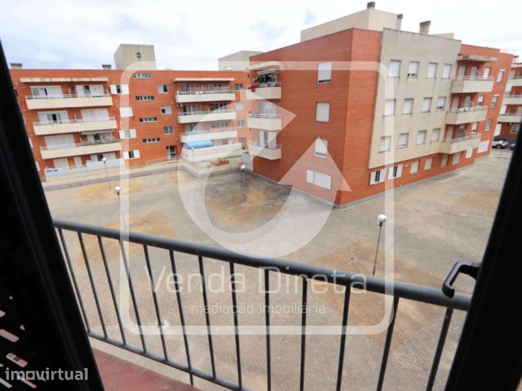 Espaçoso T2 com 143 m², Varanda e Parqueamento em Alhos Vedros - Grande imagem: 5/22