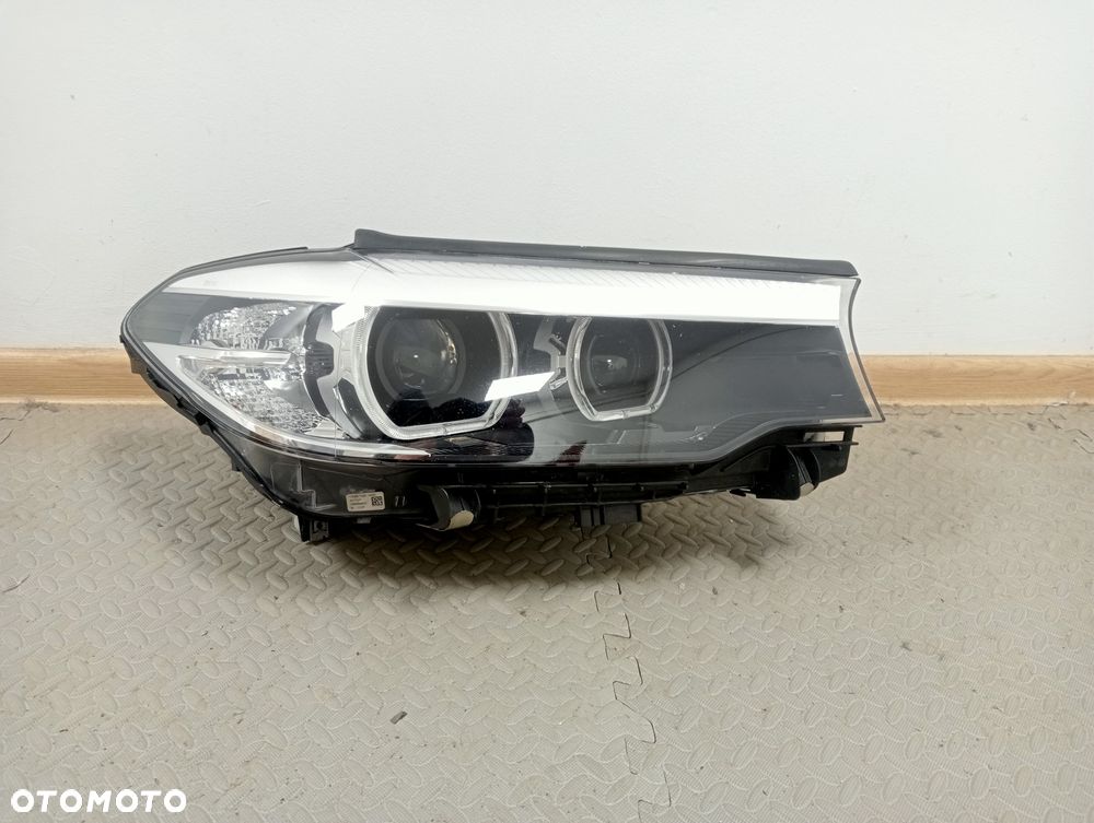 LAMPA PRAWA BMW 5 G30 G31 FULL LED 743900-01 ROK 2017 STAN B.DOBRY