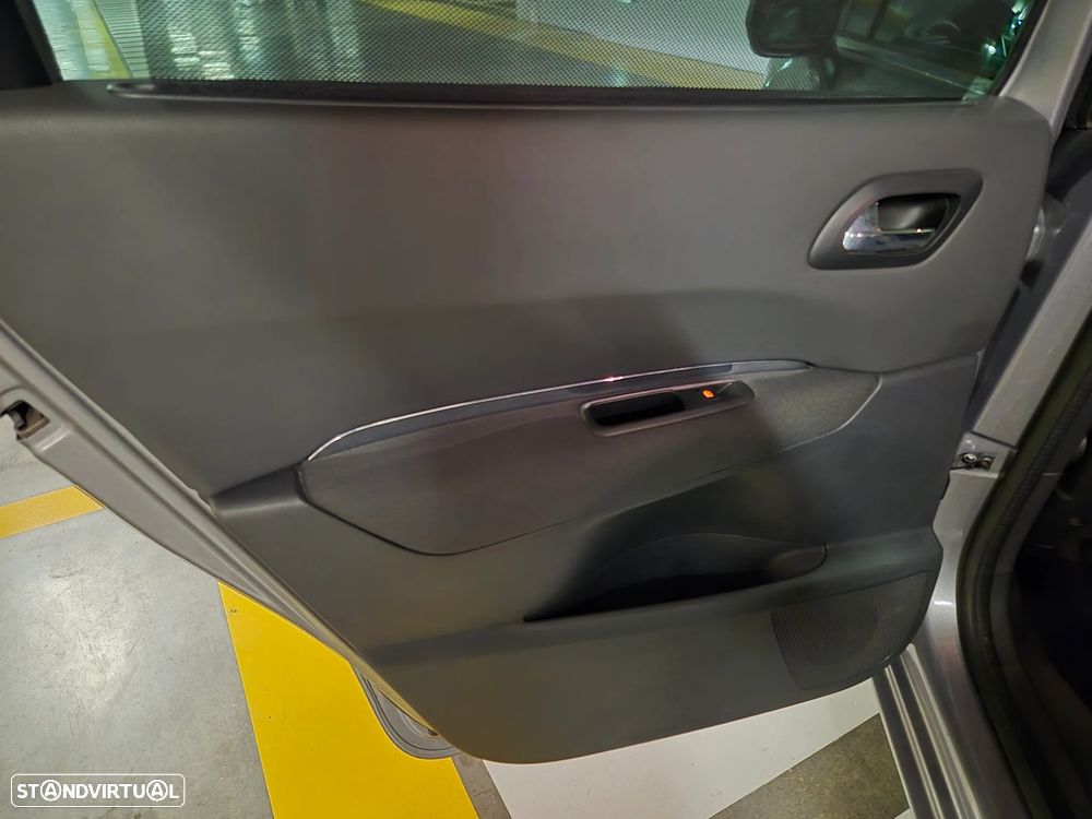 Peugeot 5008 1.6 HDi 7L Allure - 36