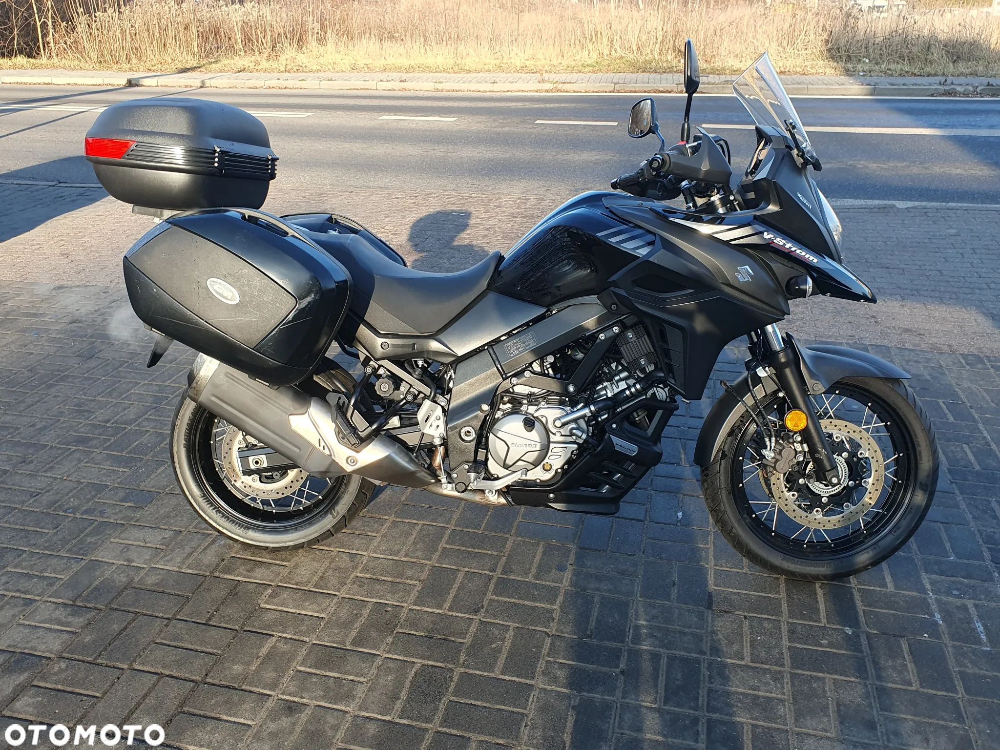 Suzuki V-STROM - 10