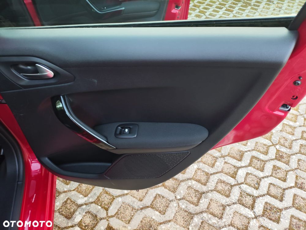 Peugeot 208 - 16