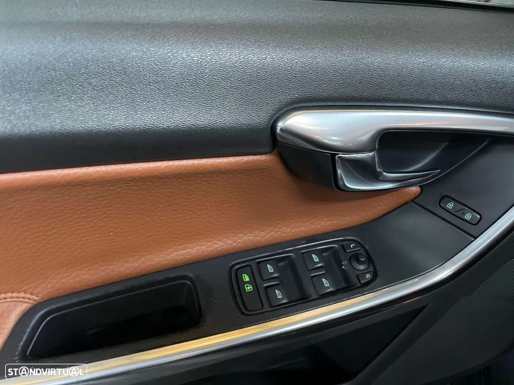 Volvo V60 D2 Summum - 16