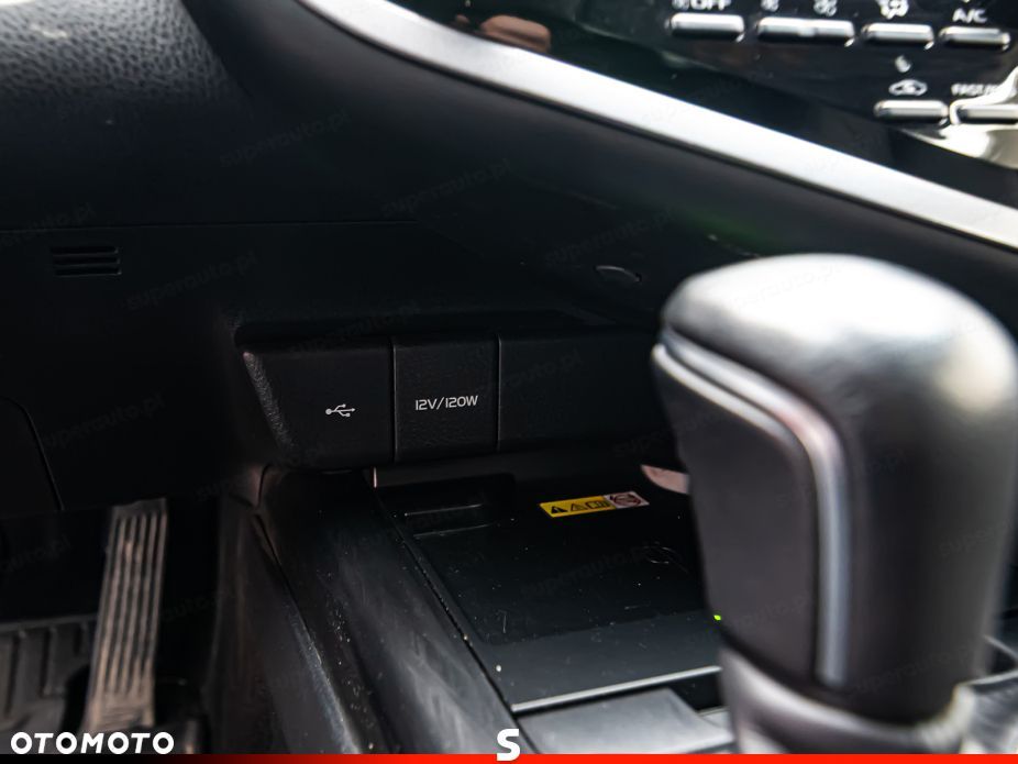Toyota Camry 2.5 Hybrid Executive CVT - 22