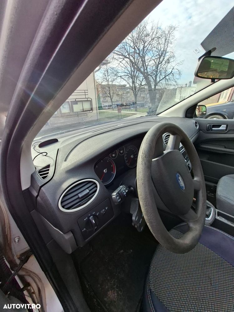 Ford Focus 1.6i 16V - 1