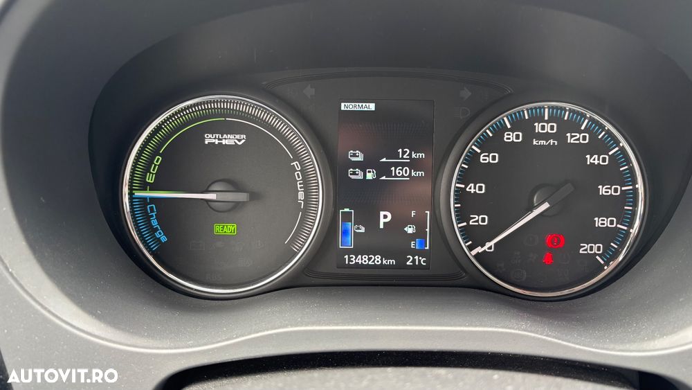 Mitsubishi Outlander - 8