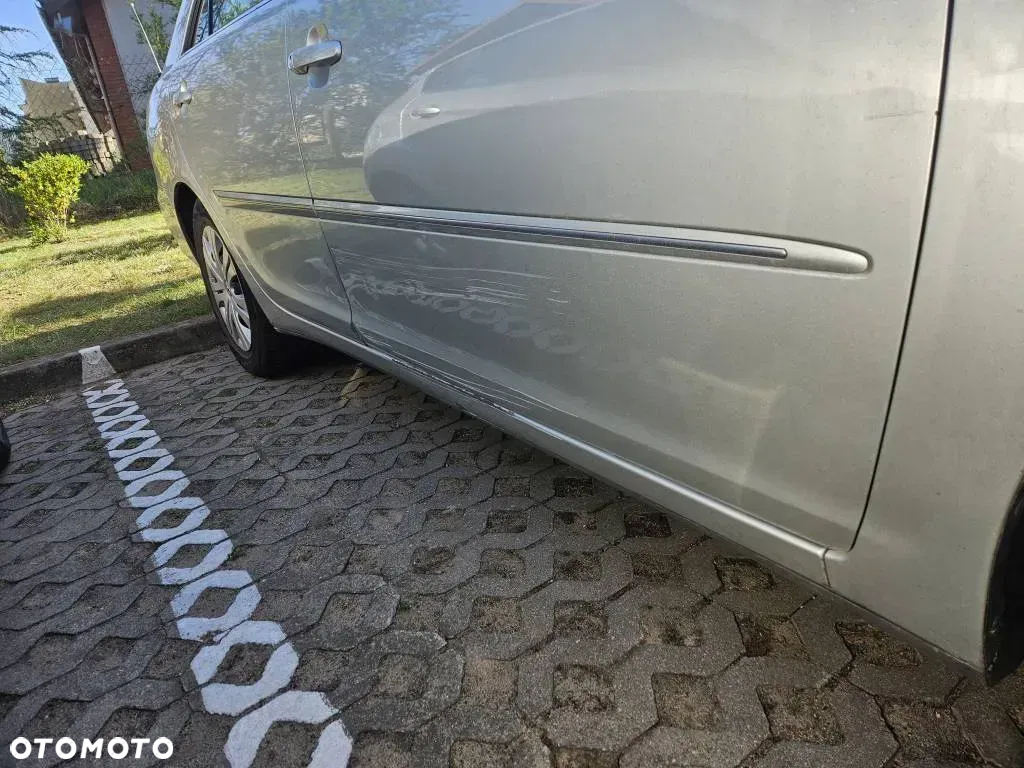 Toyota Camry 2.4 VVT-i - 14