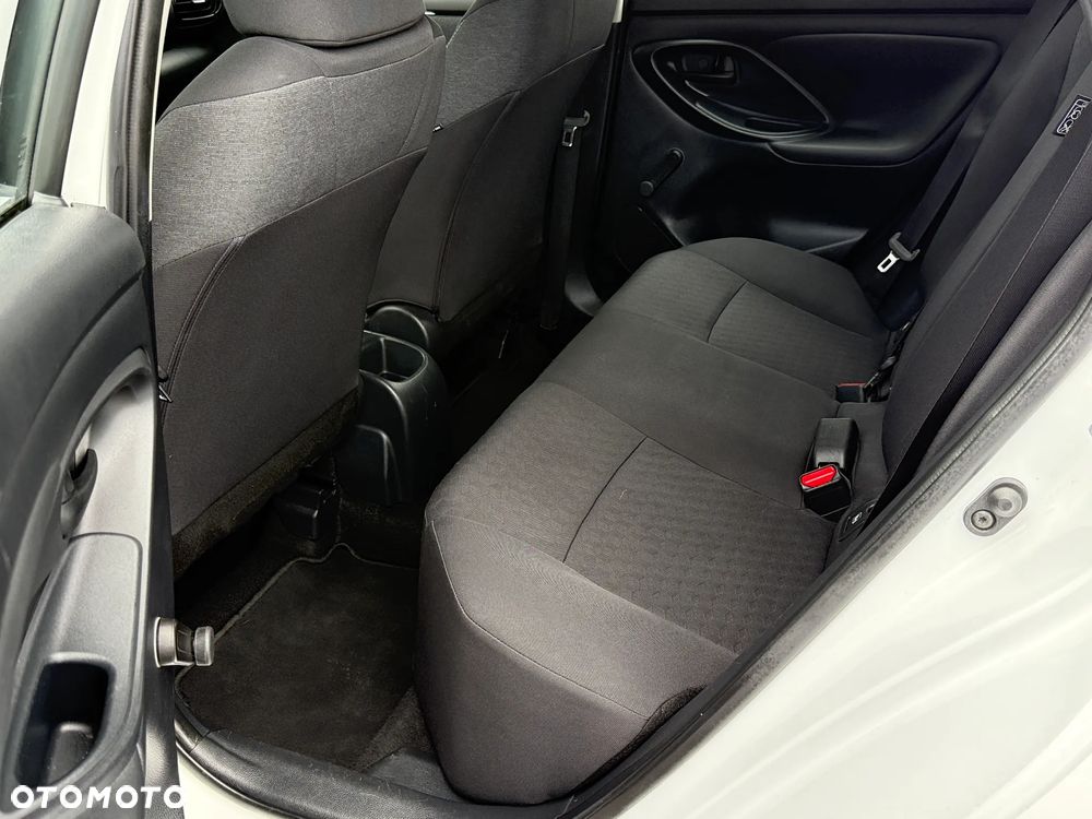 Toyota Yaris 20 - 13