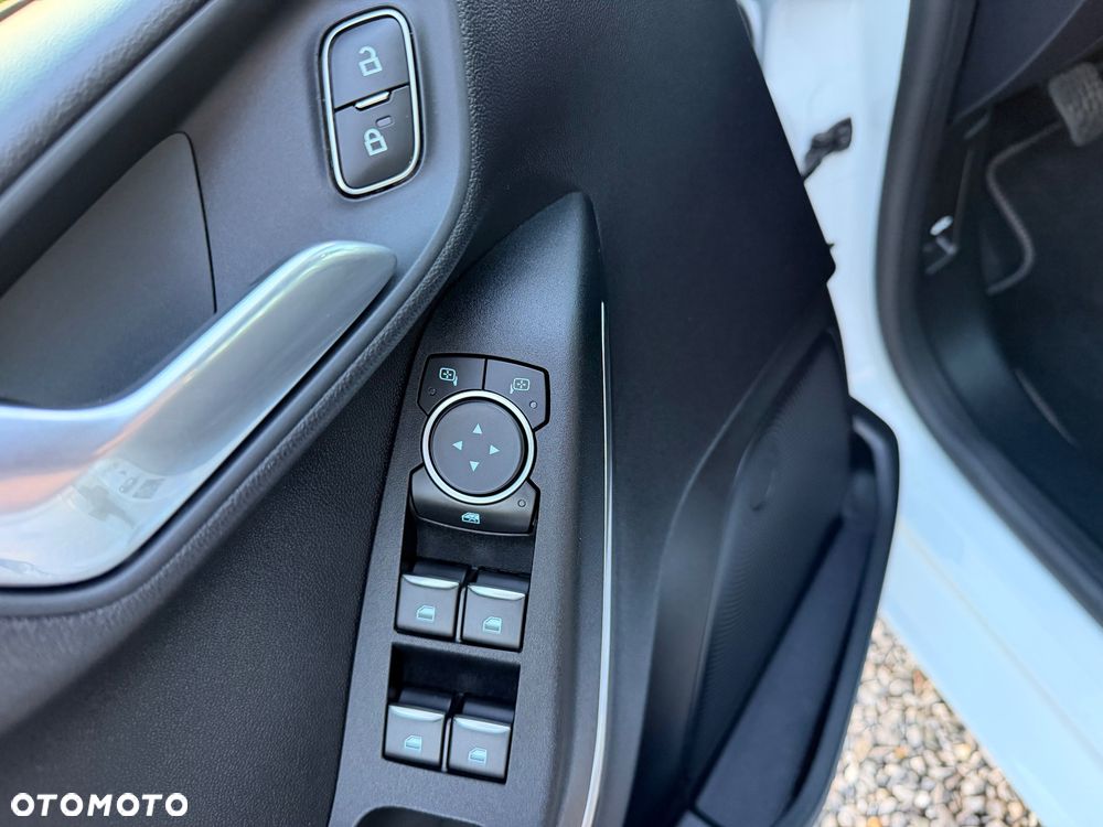 Ford Fiesta 1.0 EcoBoost S&S TITANIUM - 17