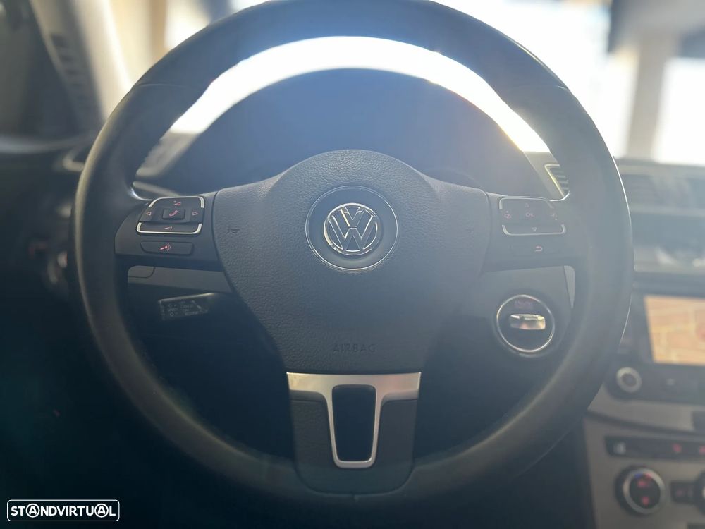 VW Passat 2.0 TDI BlueMotion Trendline - 17
