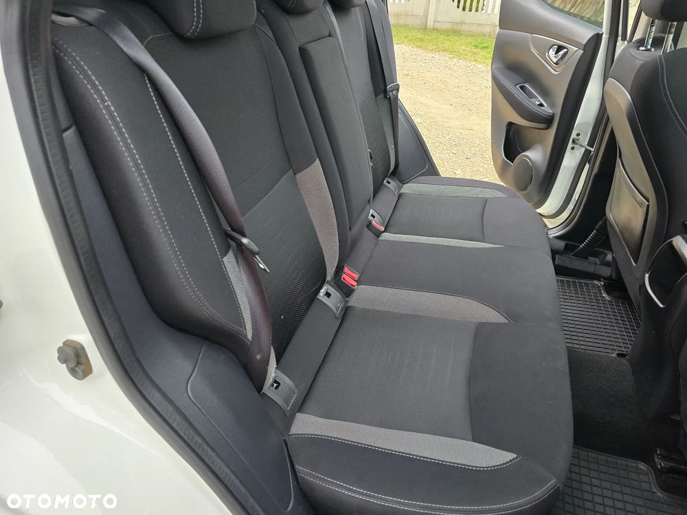 Nissan Qashqai 1.6 DCi 4x4 N-Connecta - 24