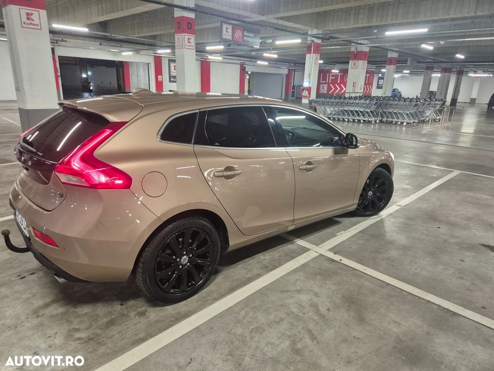 Volvo V40 D4 VEA R-Design - 13