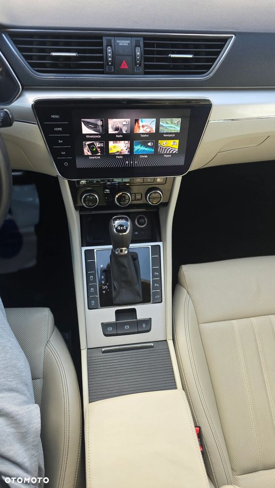 Skoda Superb 2.0 TDI SCR 4x4 L&K DSG - 16