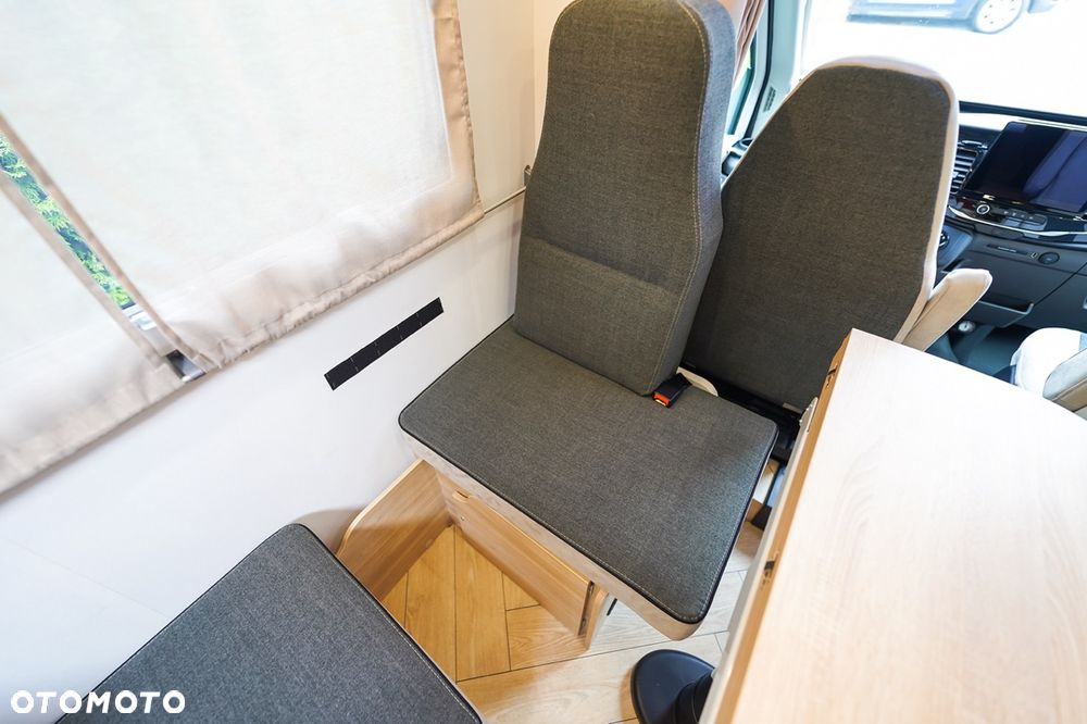 Ford Chausson 720 Titanium Line - 36