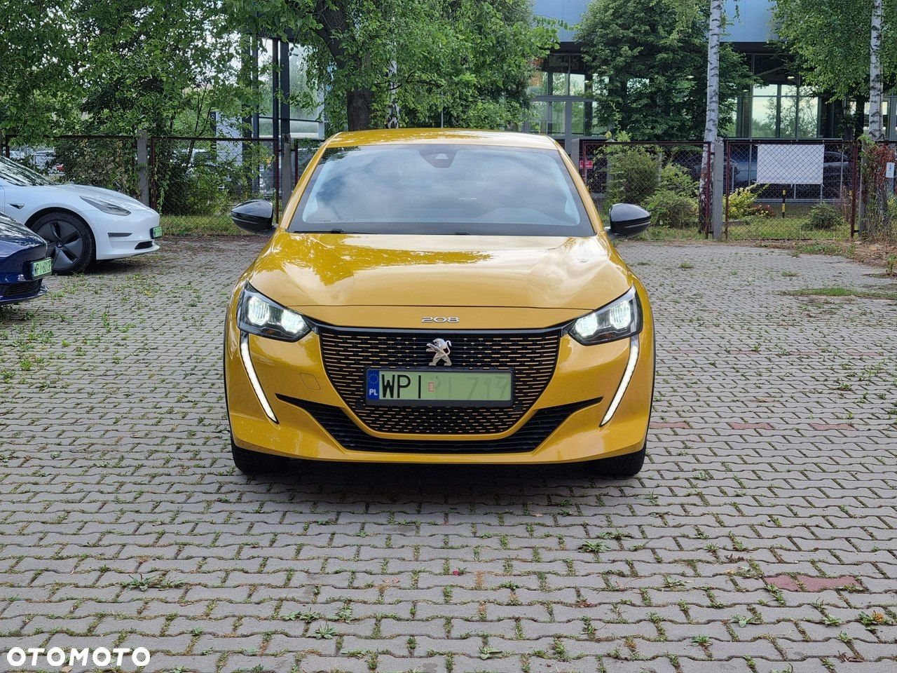 Peugeot 208 - 8