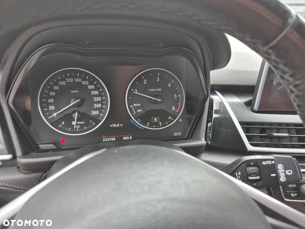BMW Seria 2 216d Sport Line - 34