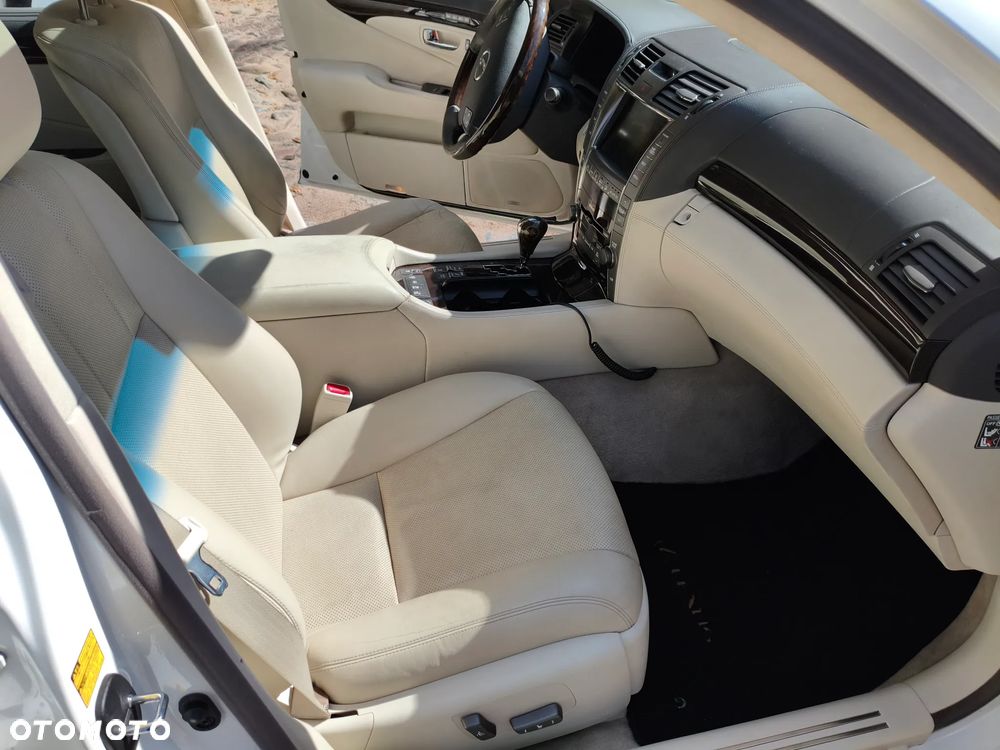 Lexus LS 600h L Prestige - 25