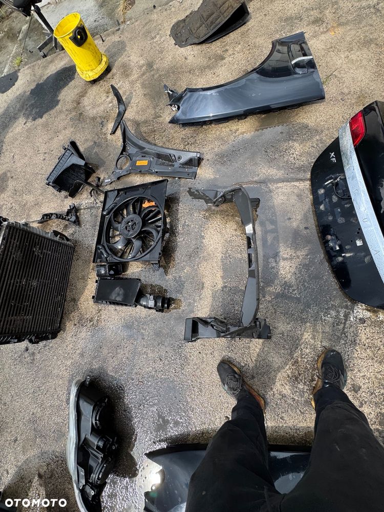Jaguar xf PEL leg ha Czarny czarne   Do Czarnego Drzwi prawe lewe przednie tylne tył szyba -350sztuka   Klapa bagażnika klapa tylnia tył 400zl   Błotnik prawy lewe 350 sztuka   Lampa prawa lewa  -300zl   Komplet chłodnic wentylator -450     Wszystkie części Jaguar xf szybka wysyłka - 9