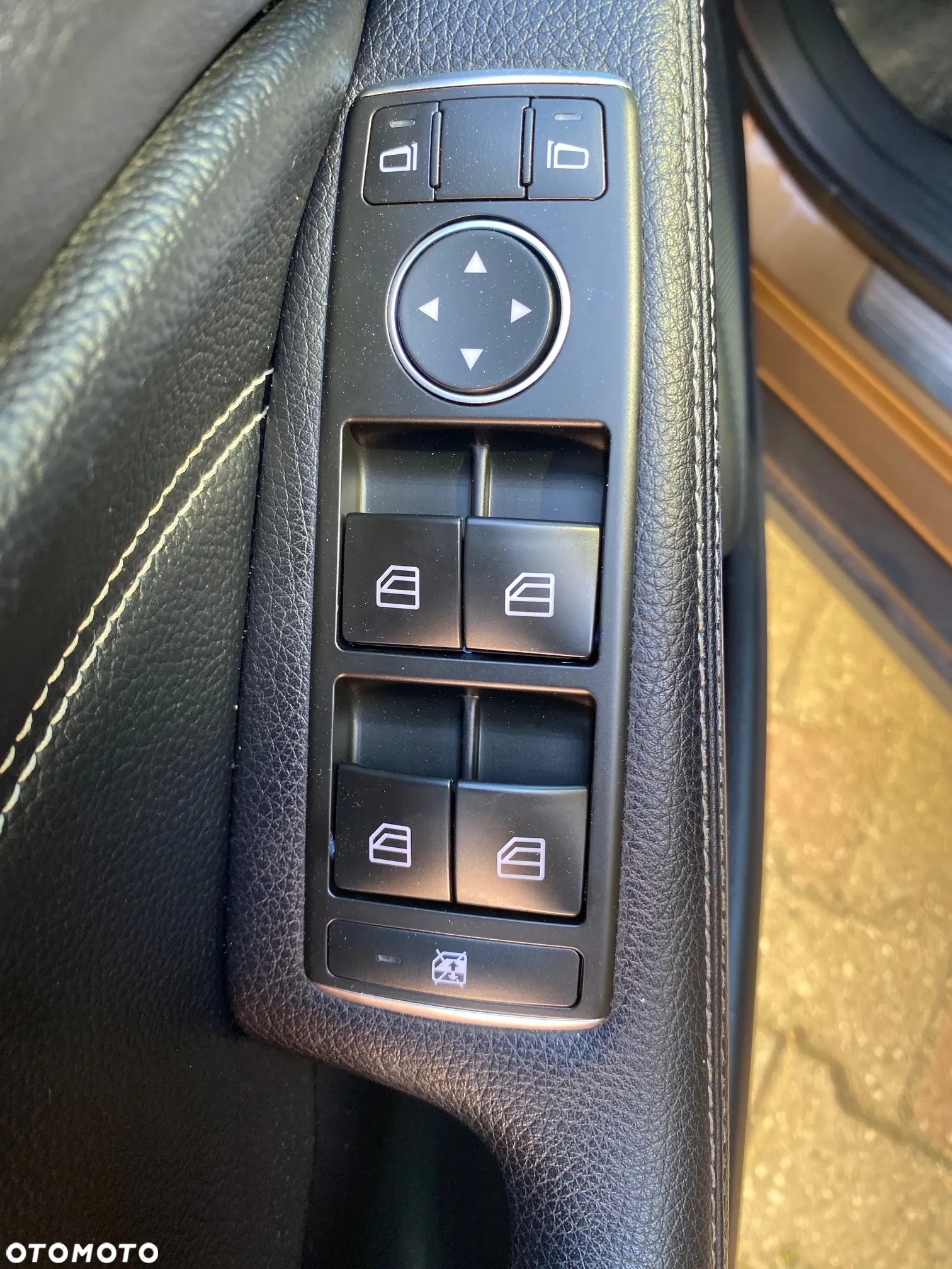 Mercedes-Benz GLA 250 4Matic 7G-DCT UrbanStyle Edition - 30