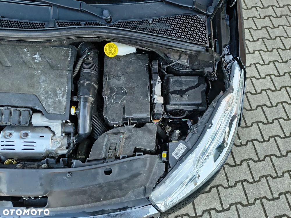 Peugeot 208 - 13