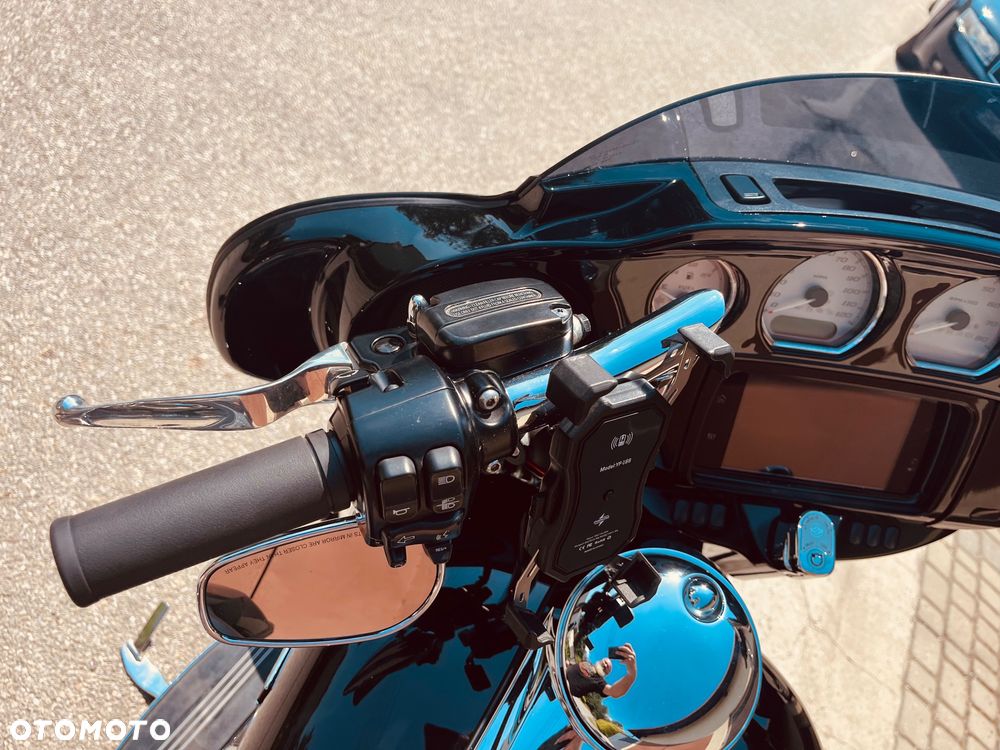 Harley-Davidson Touring Street Glide - 20