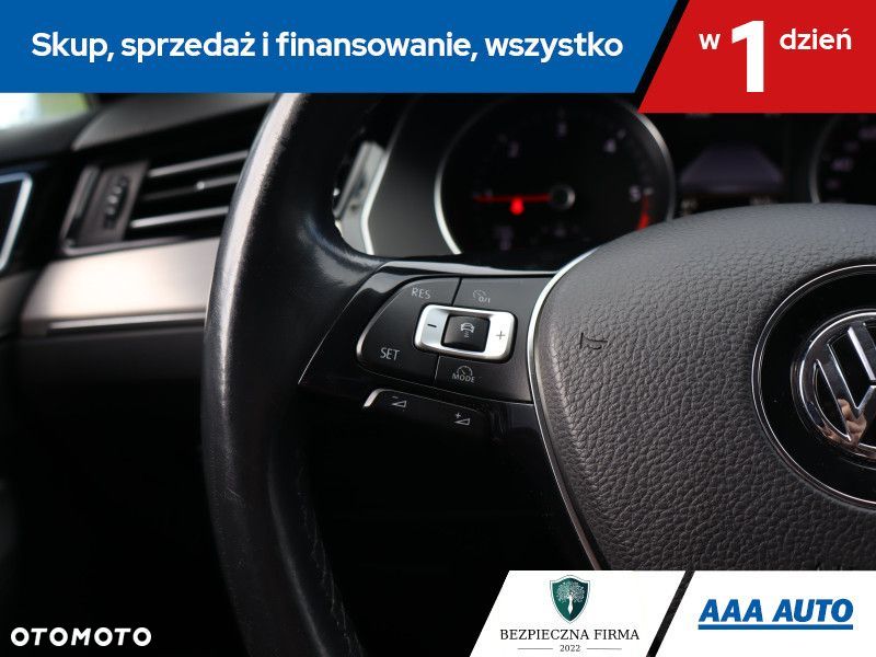 Volkswagen Passat - 17