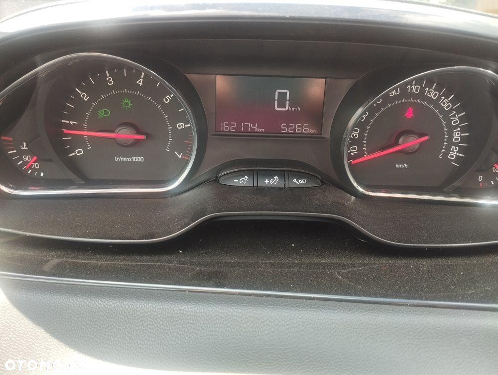 Peugeot 208 - 4