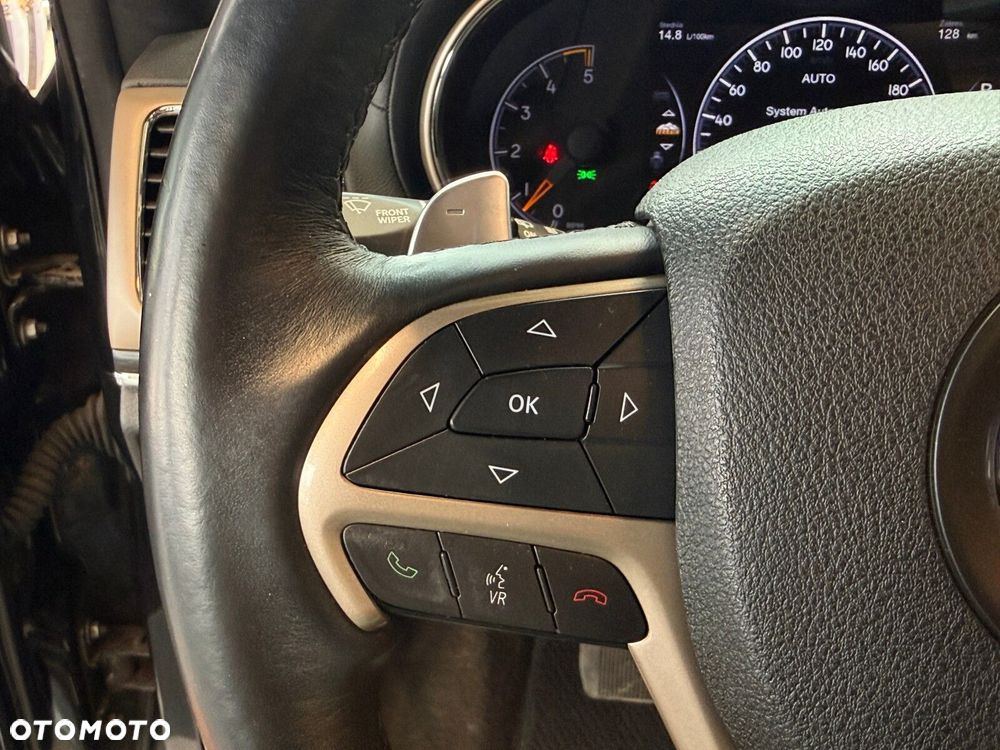 Jeep Grand Cherokee - 38