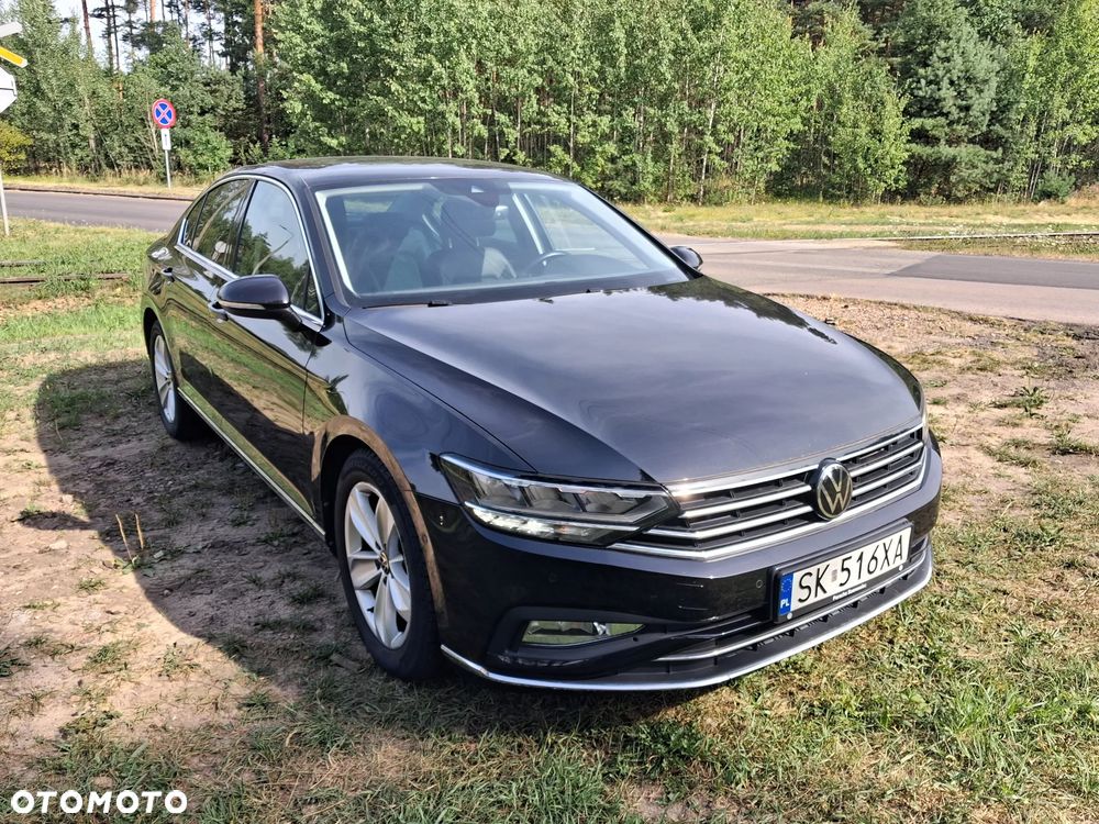 Volkswagen Passat - 1