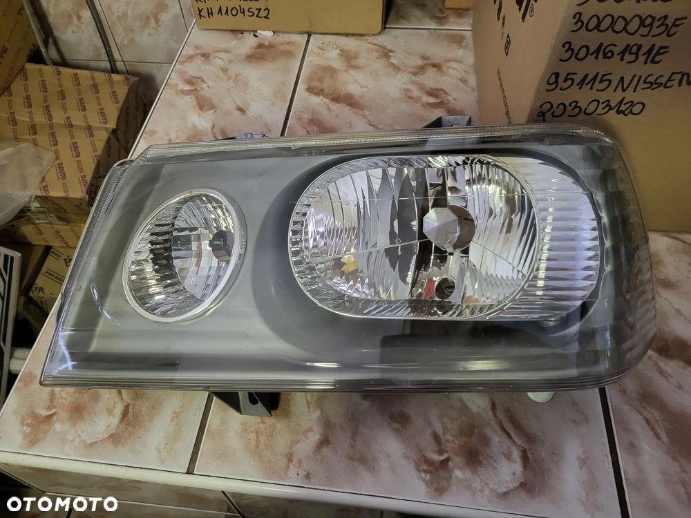 Reflektor przedni  Lewy  H4, elektryczny, bez silnika  CITROEN JUMPY I; FIAT SCUDO 220; PEUGEOT EXPERT 01.04-01.07