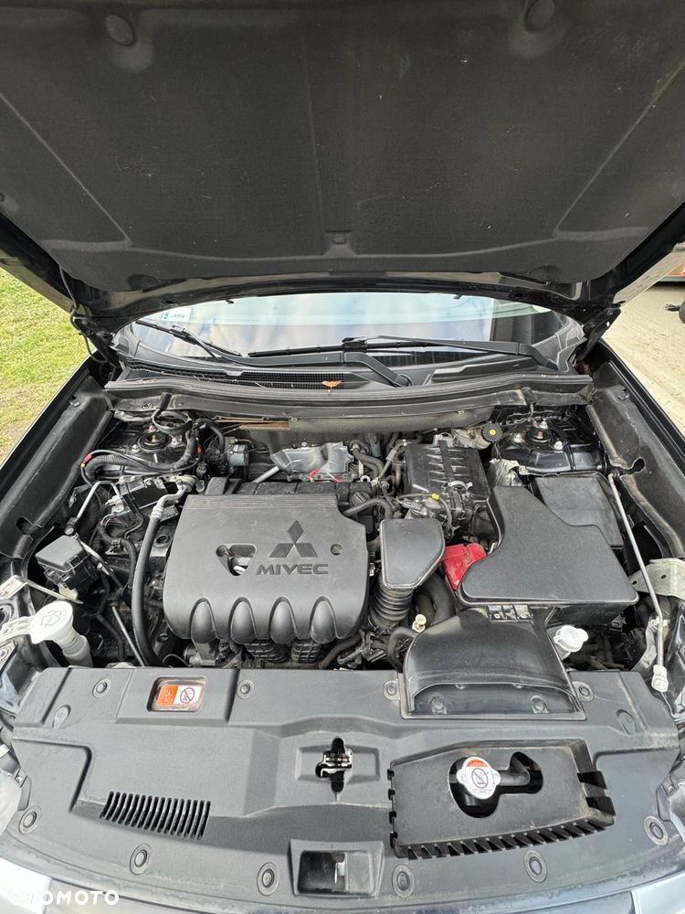 Mitsubishi Outlander 2.0 Instyle Navi 4WD CVT - 18