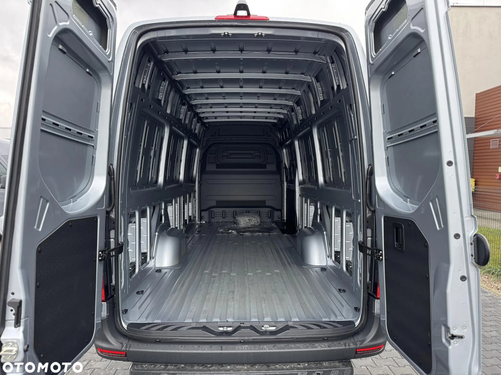 Mercedes-Benz Sprinter - 8