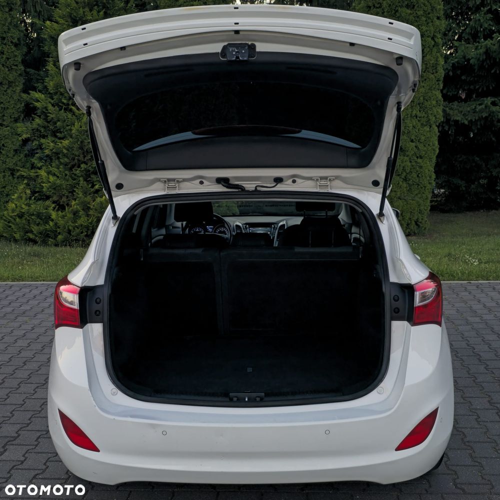 Hyundai i30 blue Kombi 1.6 GDi Passion - 21