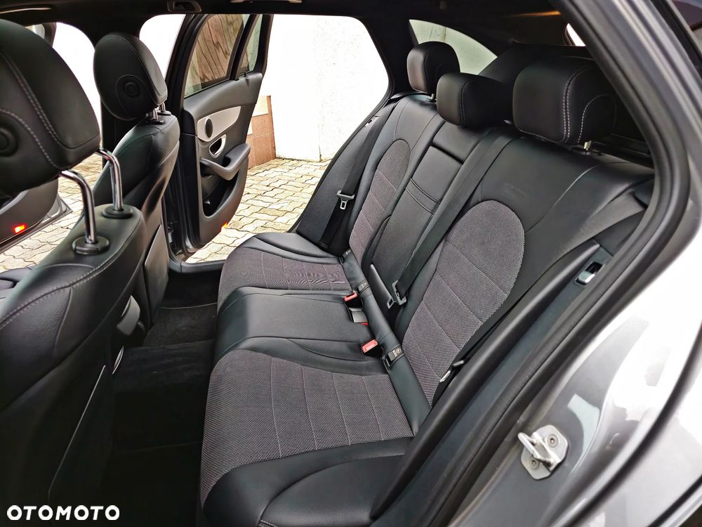Mercedes-Benz Klasa C 180 T Kompressor Automatik BlueEFFICIENCY Avantgarde - 28