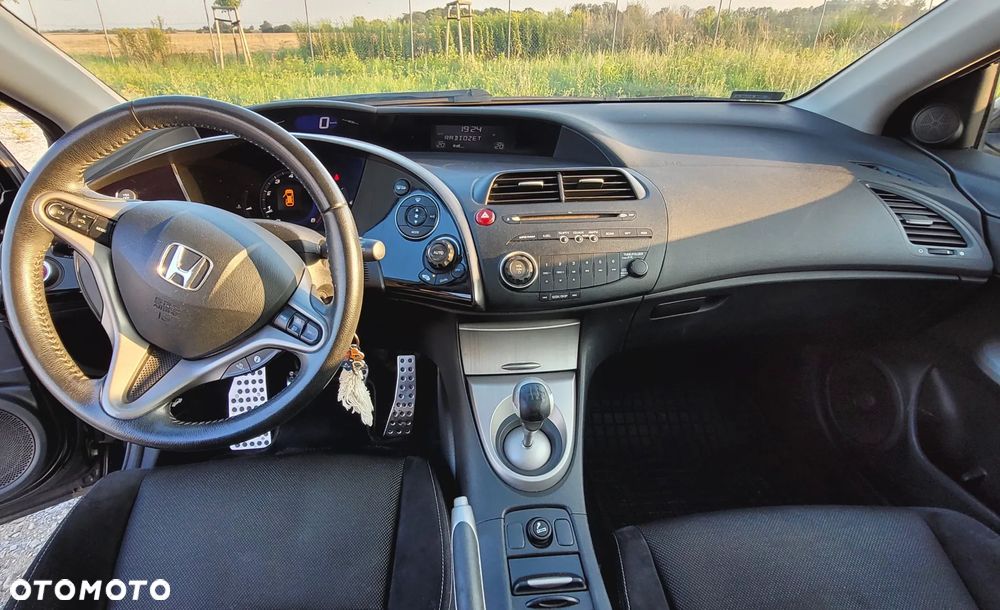 Honda Civic 1.8 LX Coupe - 5