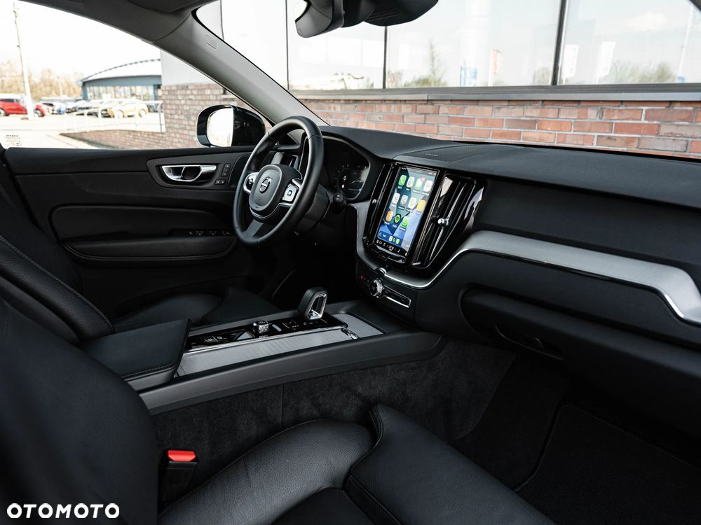 Volvo XC 60 B5 B AWD Plus Dark - 24