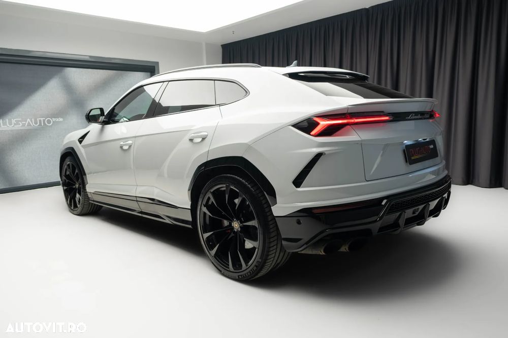 Lamborghini URUS - 12